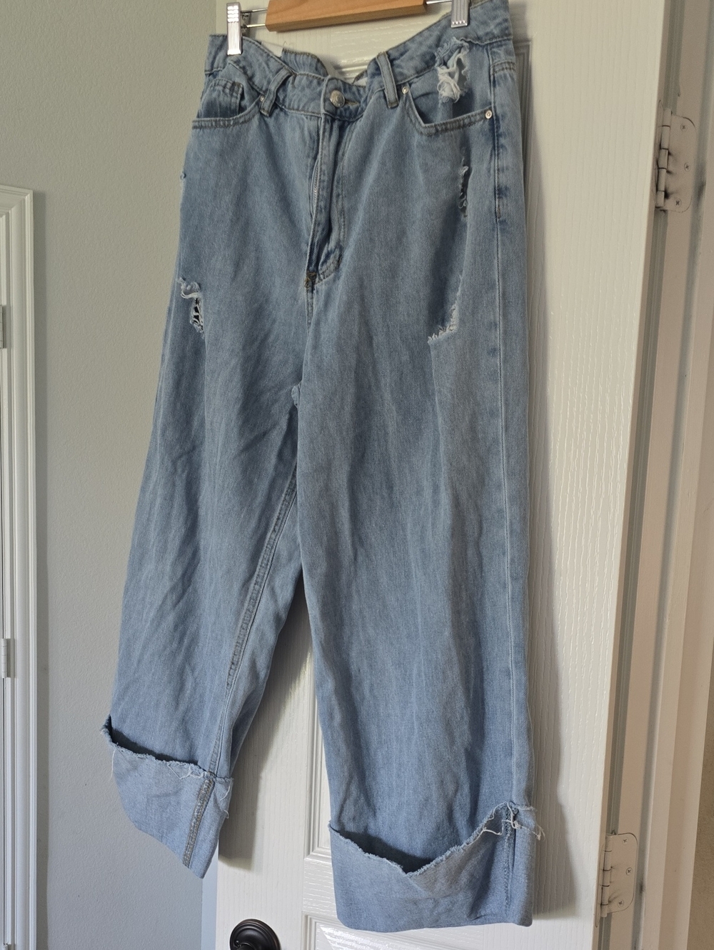 Almost Famous Light Blue Distressed Wide Leg Jeans JUNIOR SIZE 11